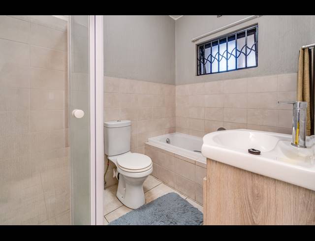 2 BEDROOM APARTMENT FOR SALE IN BARBEQUE DOWNS